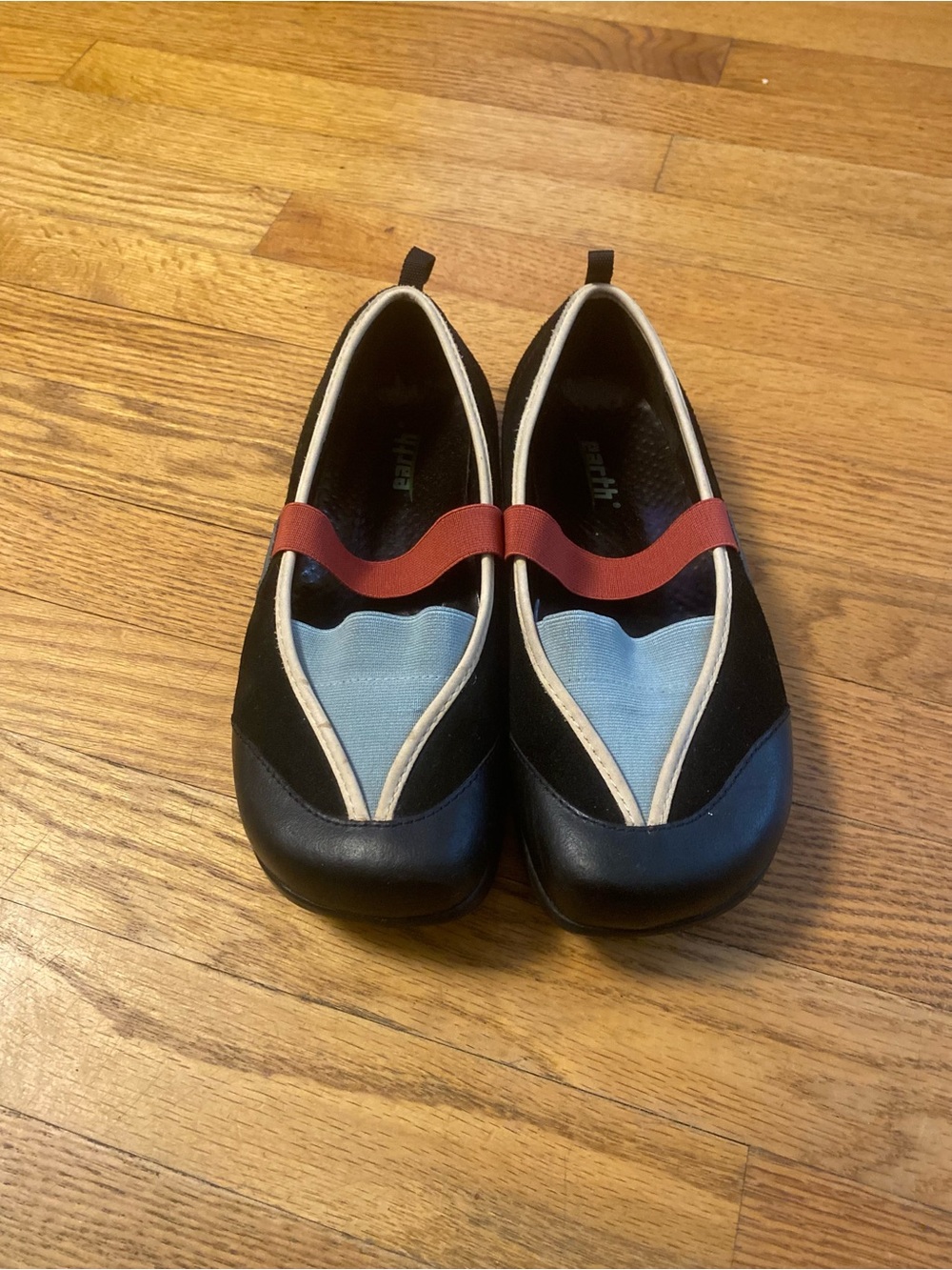Earth Women’s Slip-On Flats with Red Elastic Strap